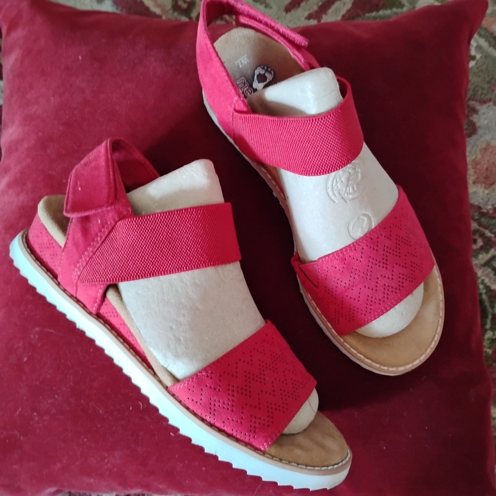 Bobs Skechers Red Suede Stretch Velcro Sandals 7 M